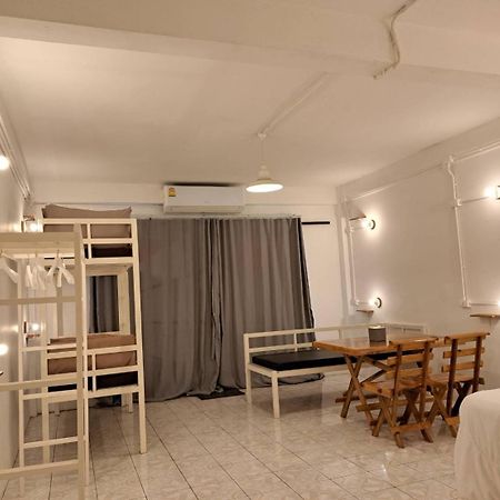 8 Sleeper Street Guesthouse Krabi Exterior foto